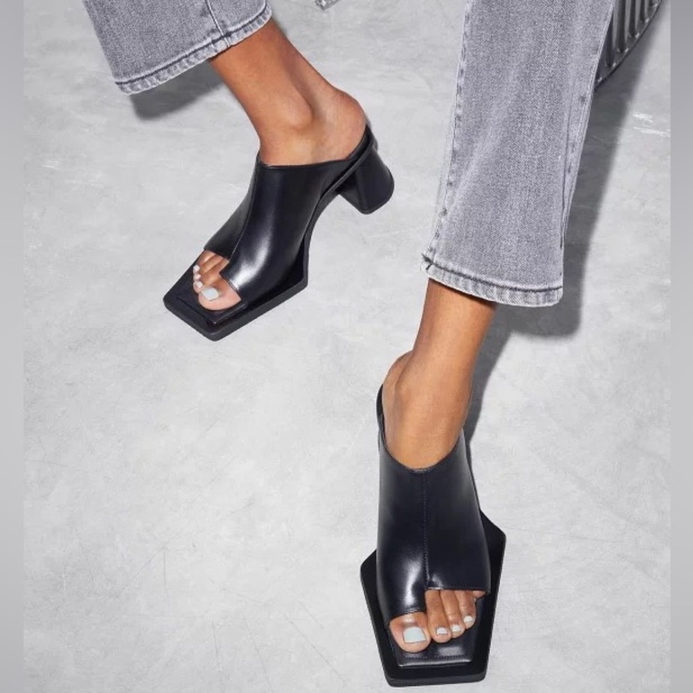 EYTYS Naomi Black Leather Mules Size 10/40